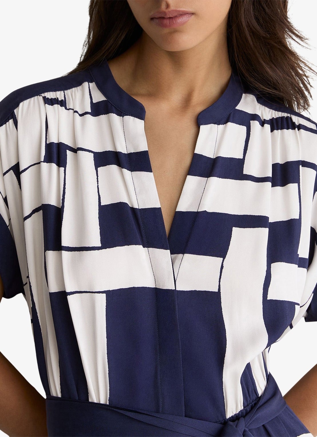 Reiss Samira midi jurk met print en strikceintuur - detail 5 navy / ivoor
