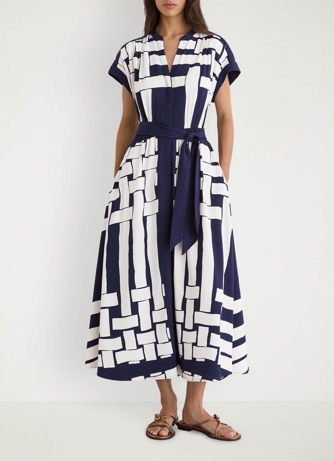 Reiss Samira midi jurk met print en strikceintuur - voorkant 7 navy / ivoor
