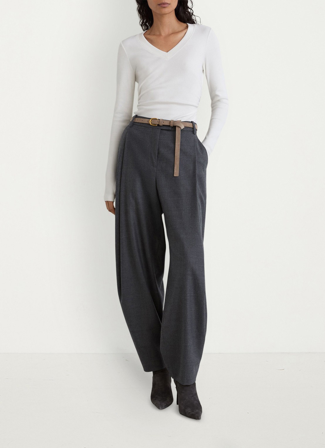 Reiss Sandrine top met V-hals - voorkant 3 wit