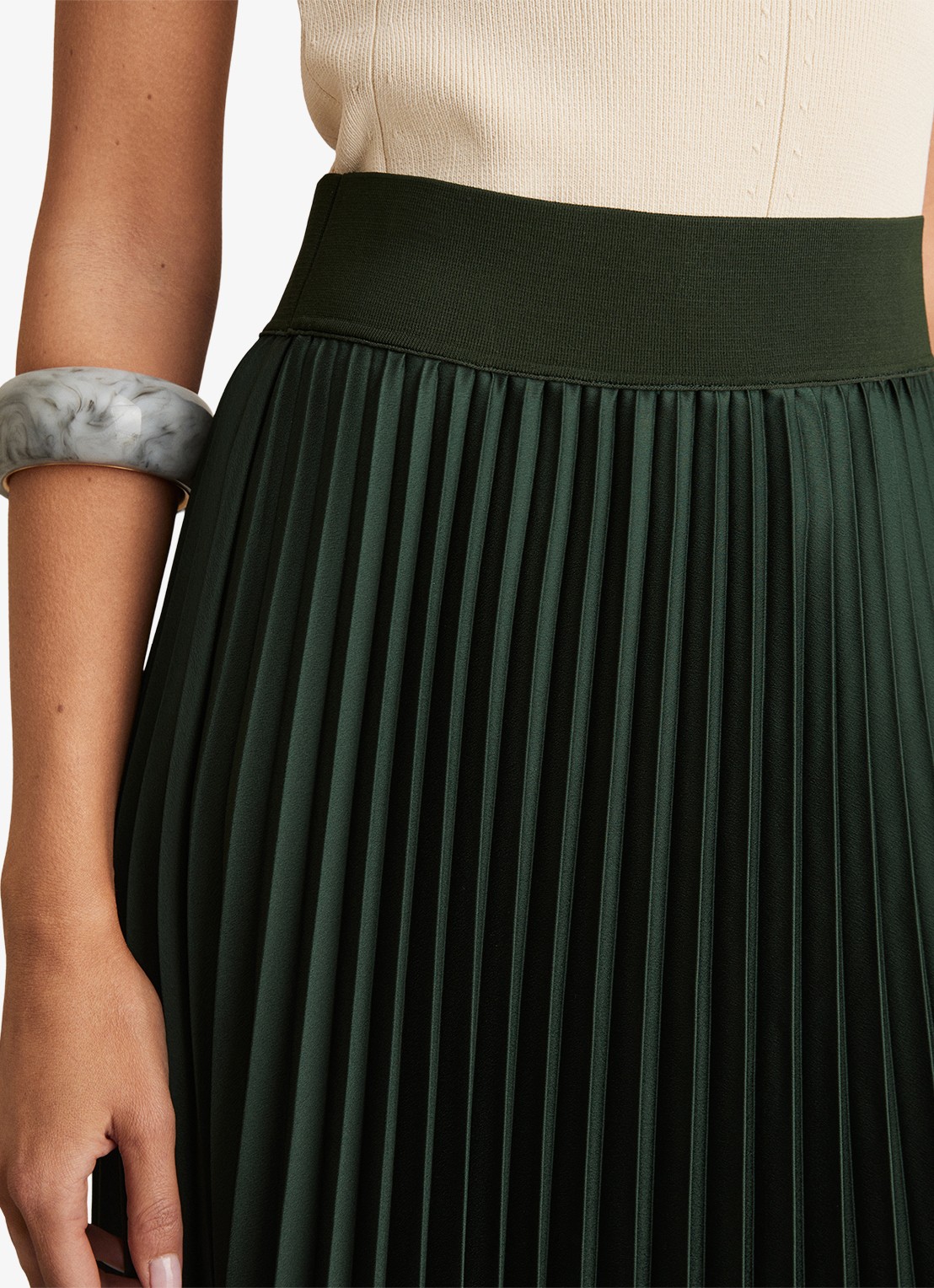 Reiss Seren midi rok met plissé - detail 5 donkergroen