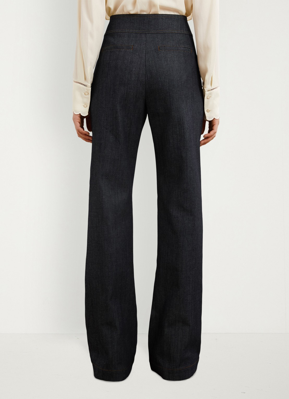 Reiss Skylar high waist flared jeans met knoop details - achterkant denim