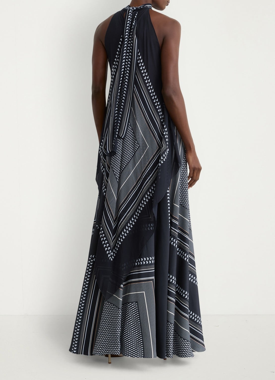 Reiss Skylar maxi jurk met grafisch patroon - achterkant donkerblauw