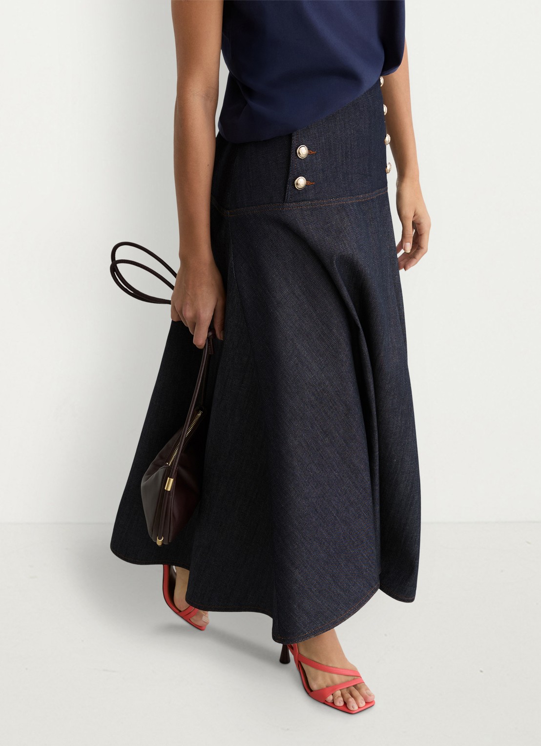 Reiss Skylar midi rok van denim met sierknopen - detail 6 dark blue / blauw