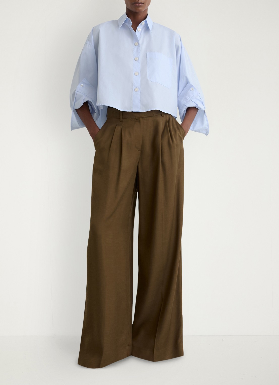 Reiss Solenge blouse met borstzak - voorkant 2 lichtblauw