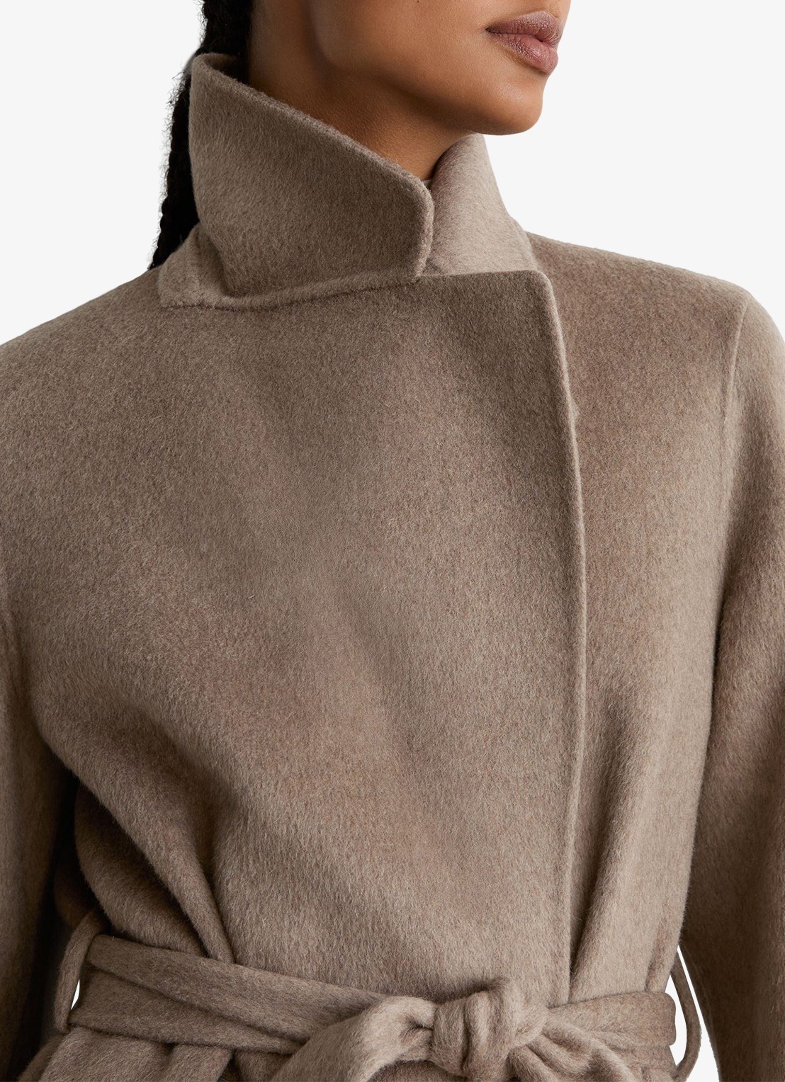 Reiss Thea mantel met strikceintuur - detail 4 donkerbeige