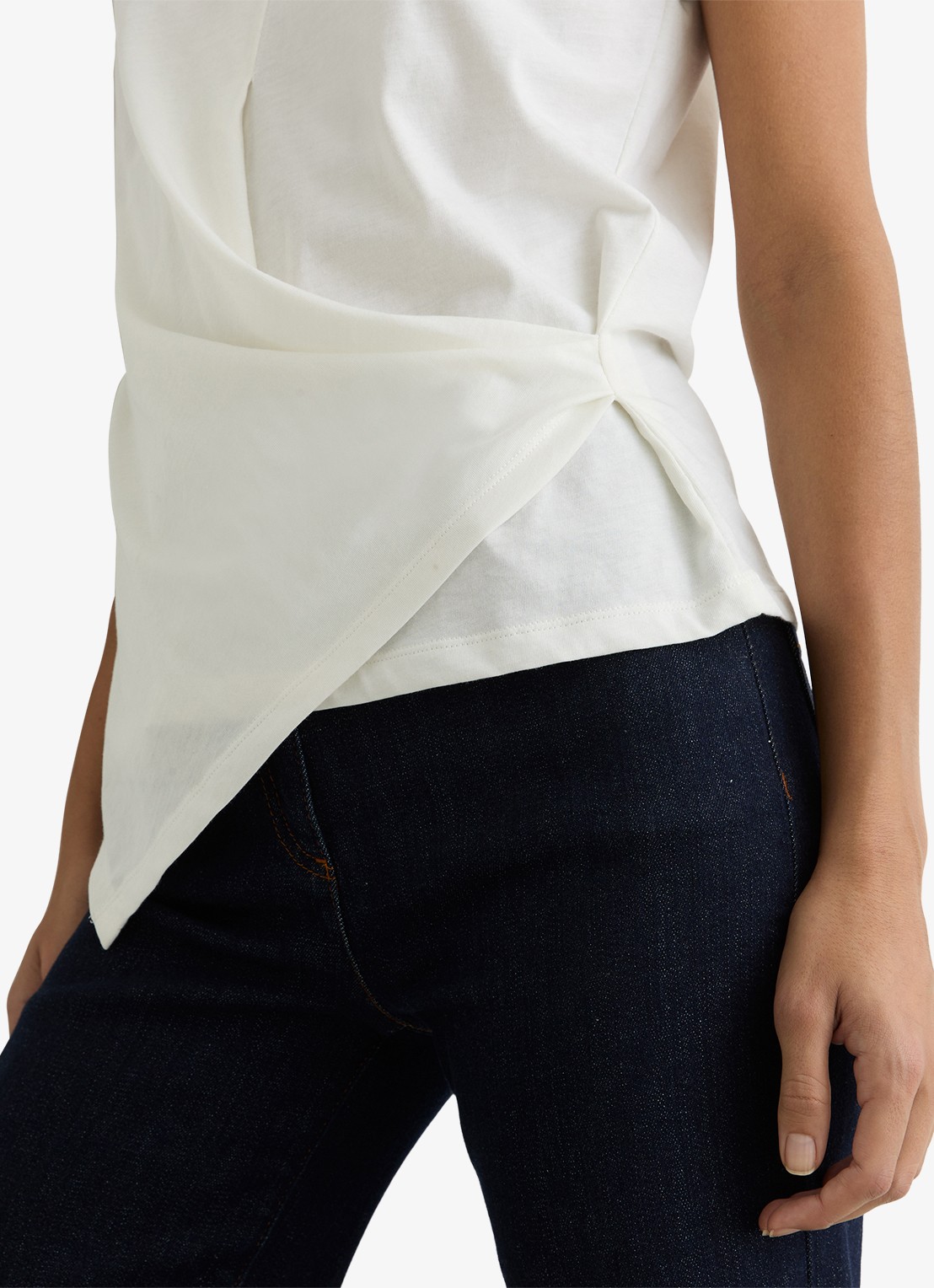Reiss Tia top met gedrapeerd detail - detail 4 wit
