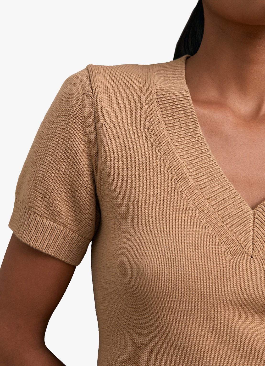 Reiss Valerie fijngebreide trui met V-hals - detail 4 camel