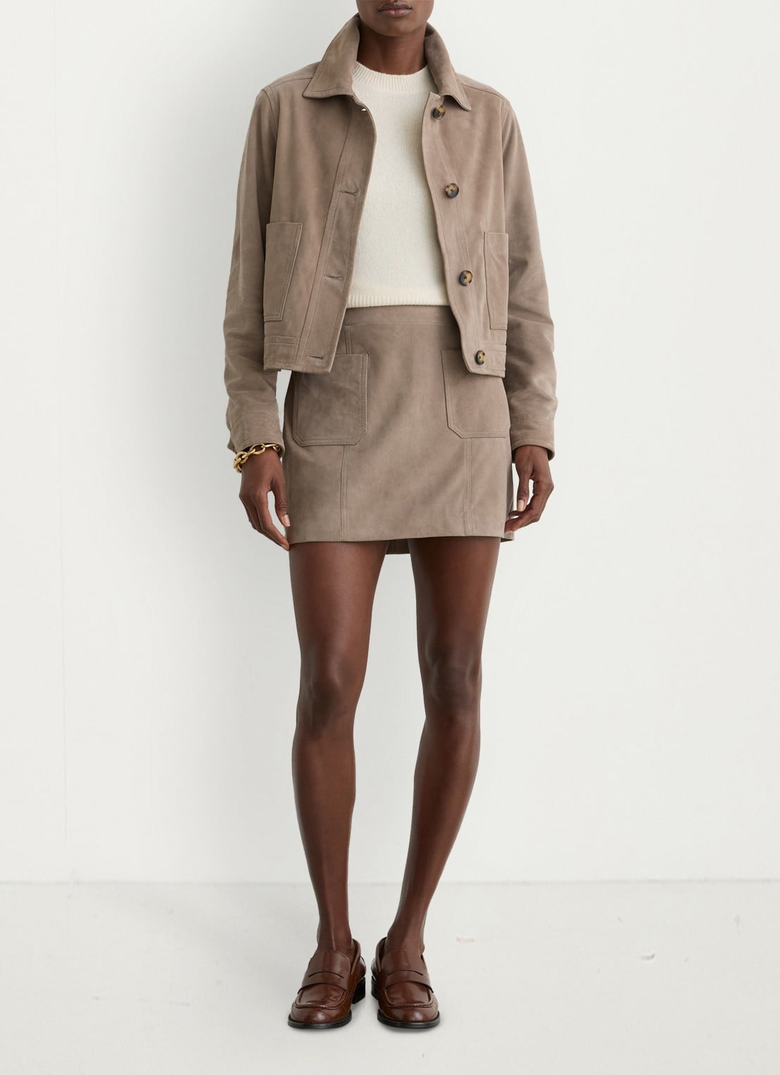 Reiss Vida minirok van geitensuède met opstikzakken - voorkant 5 beige