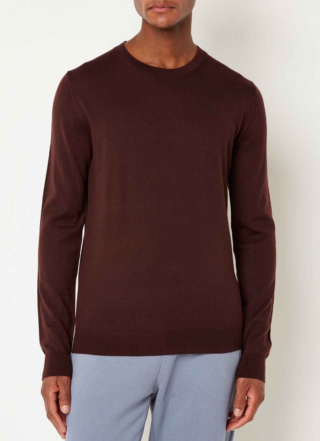 Reiss Wessex fijngebreide pullover van merino wol - detail bordeauxrood