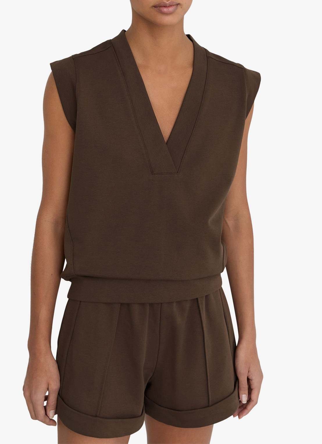 Reiss Willa top met V-hals - detail 2 chocoladebruin