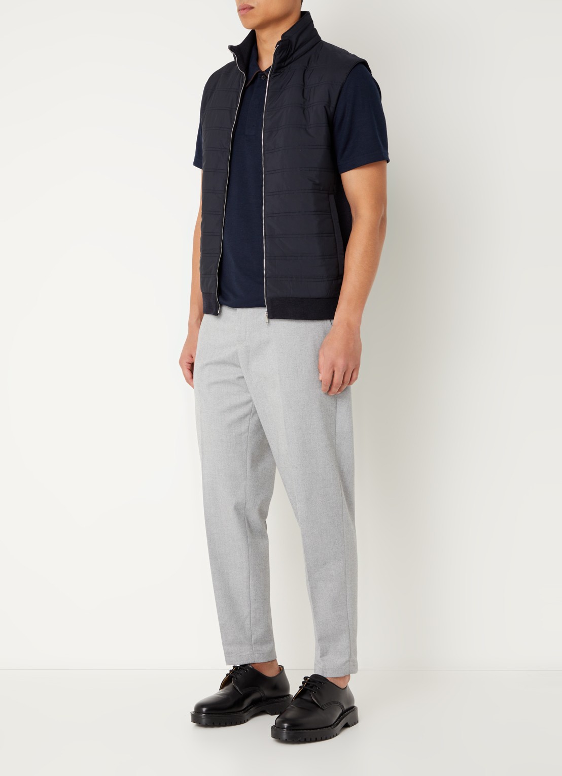 Reiss William fijngebreid gilet in wolblend met gewatteerd voorpand - voorkant 2 donkerblauw
