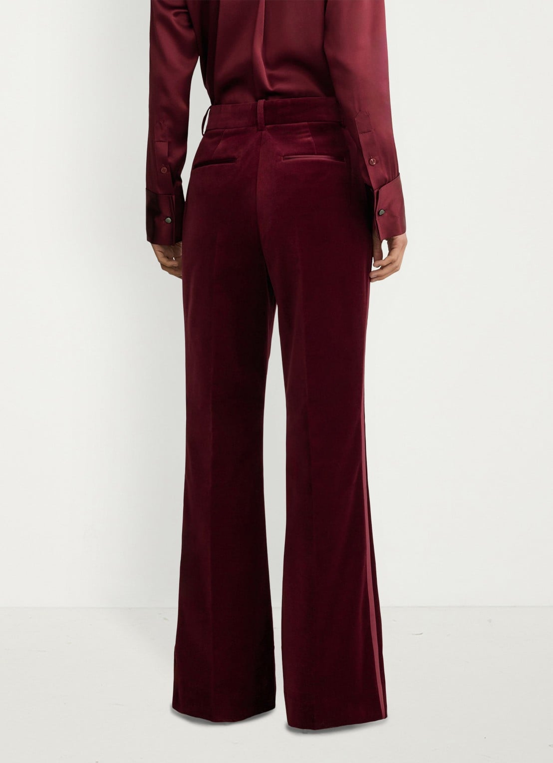 Reiss Wren high waist flared pantalon van fluweel - achterkant 5 donkerrood