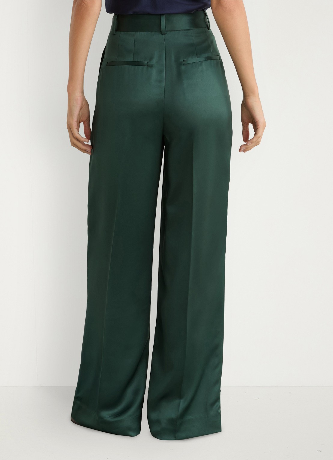 Reiss Zadie high waist wide fit pantalon van satijn - achterkant donkergroen