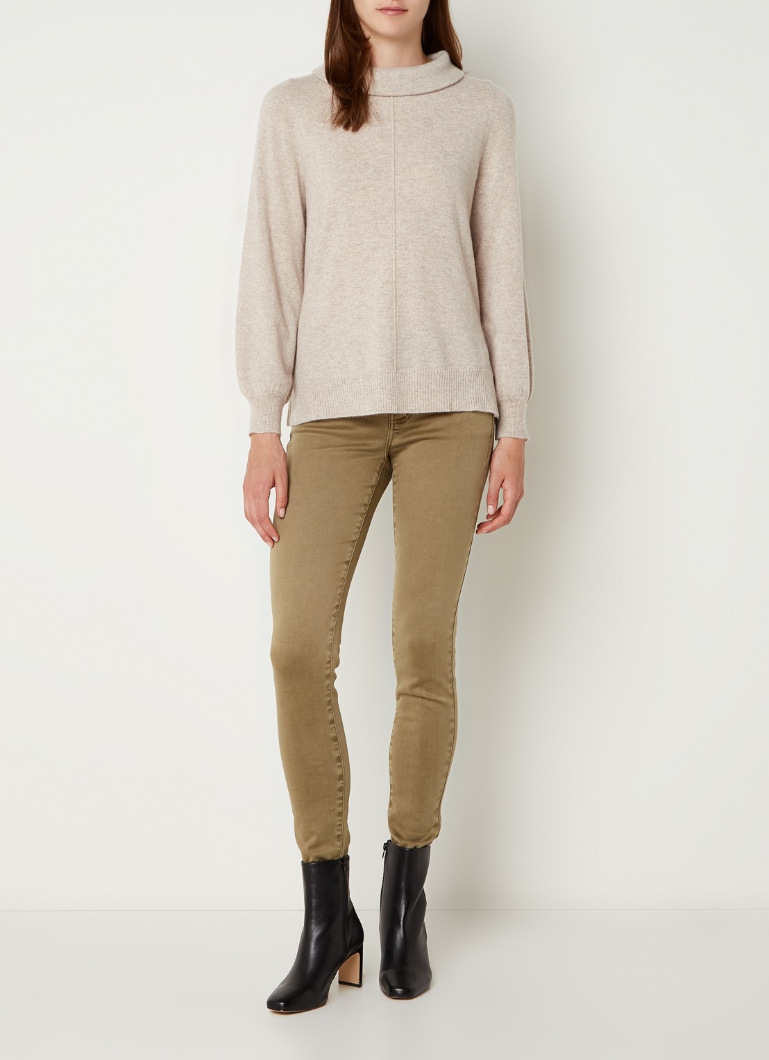 Repeat Fijngebreide trui van  kasjmier met opstaande kraag - voorkant 2 beige