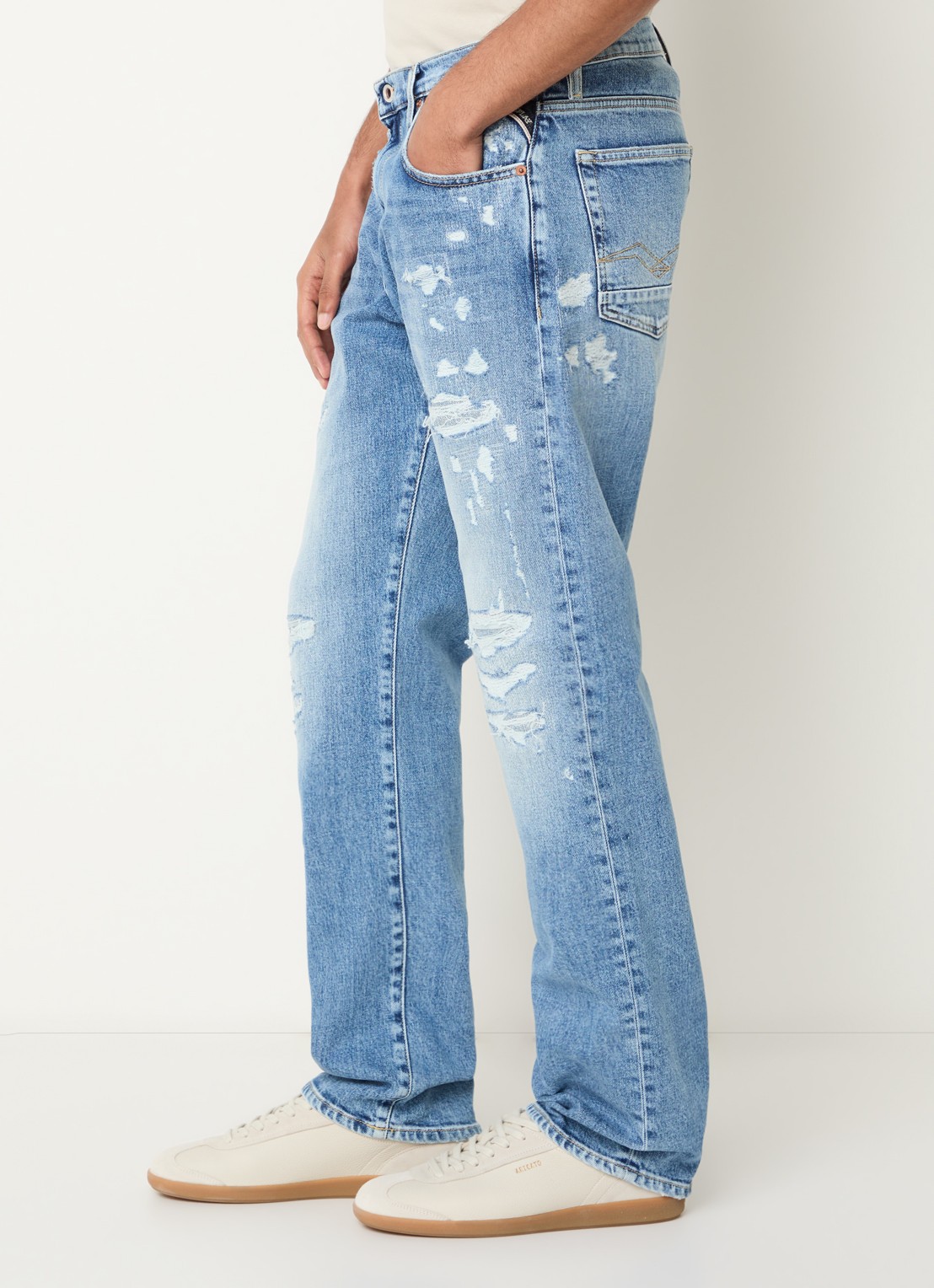Replay Andeen straight leg jeans met lichte wassing - detail 2 lichtblauw