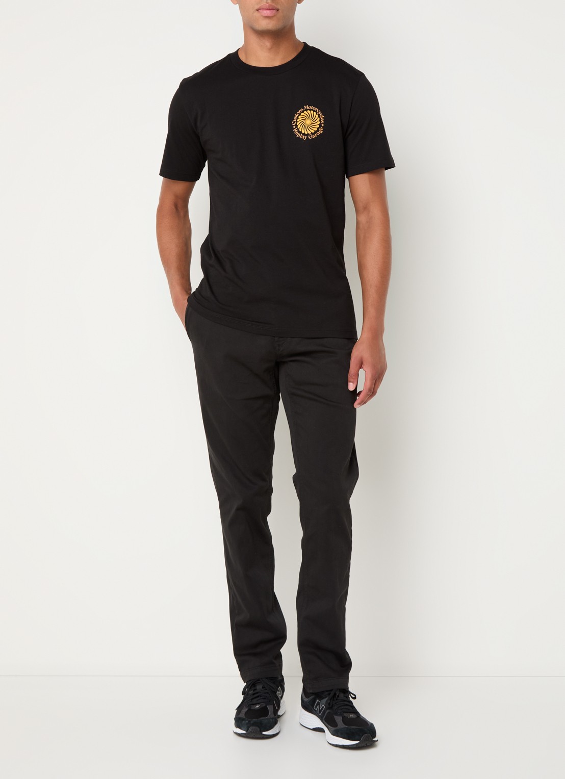 Replay Benni straight fit chino met steekzakken - voorkant 5 zwart