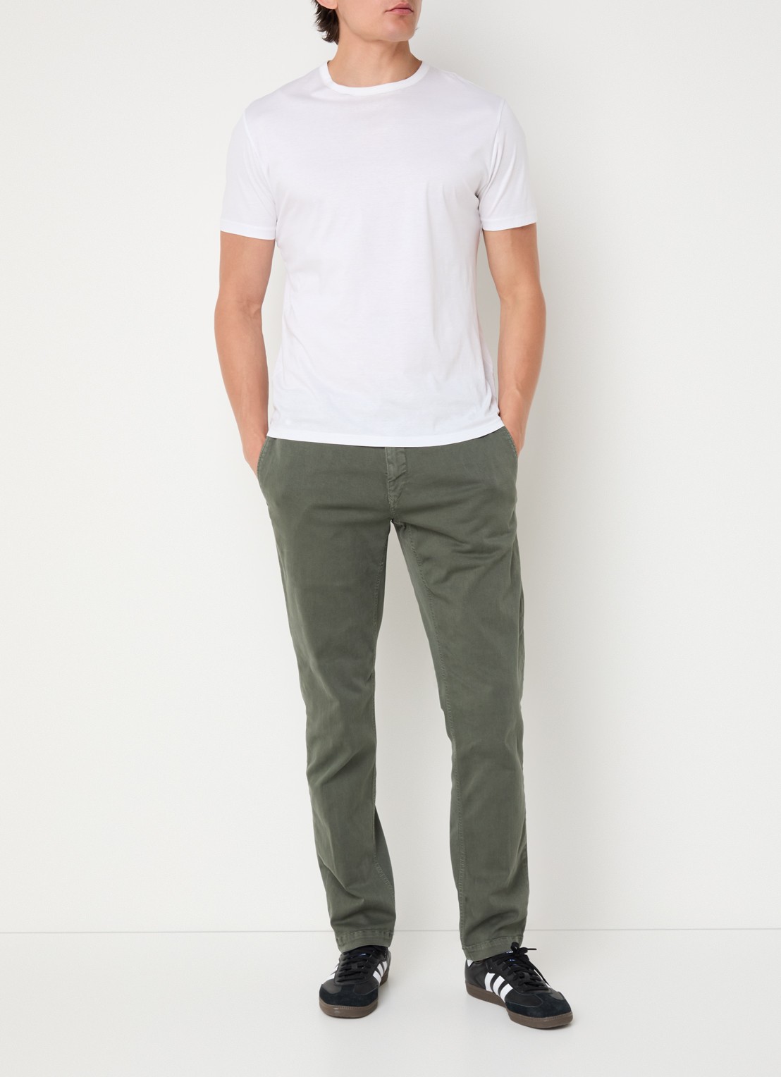 Replay Benni straight fit chino met steekzakken - voorkant 5 olijfgroen
