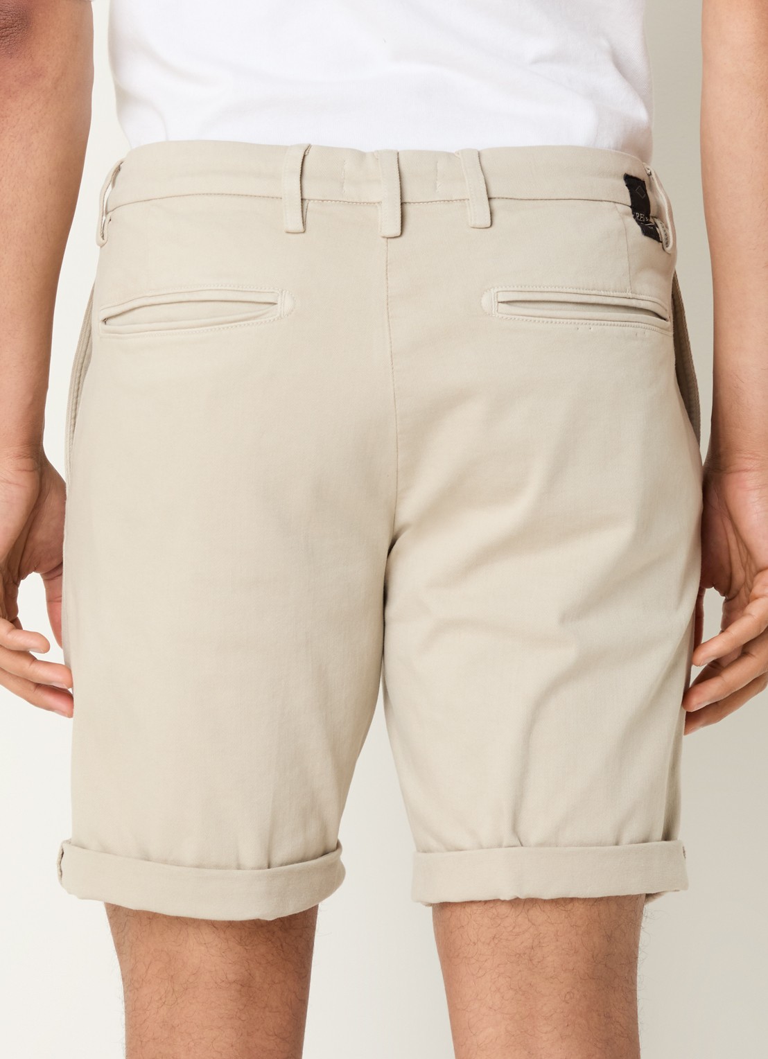 Replay Benni straight fit korte chino met steekzakken - achterkant creme