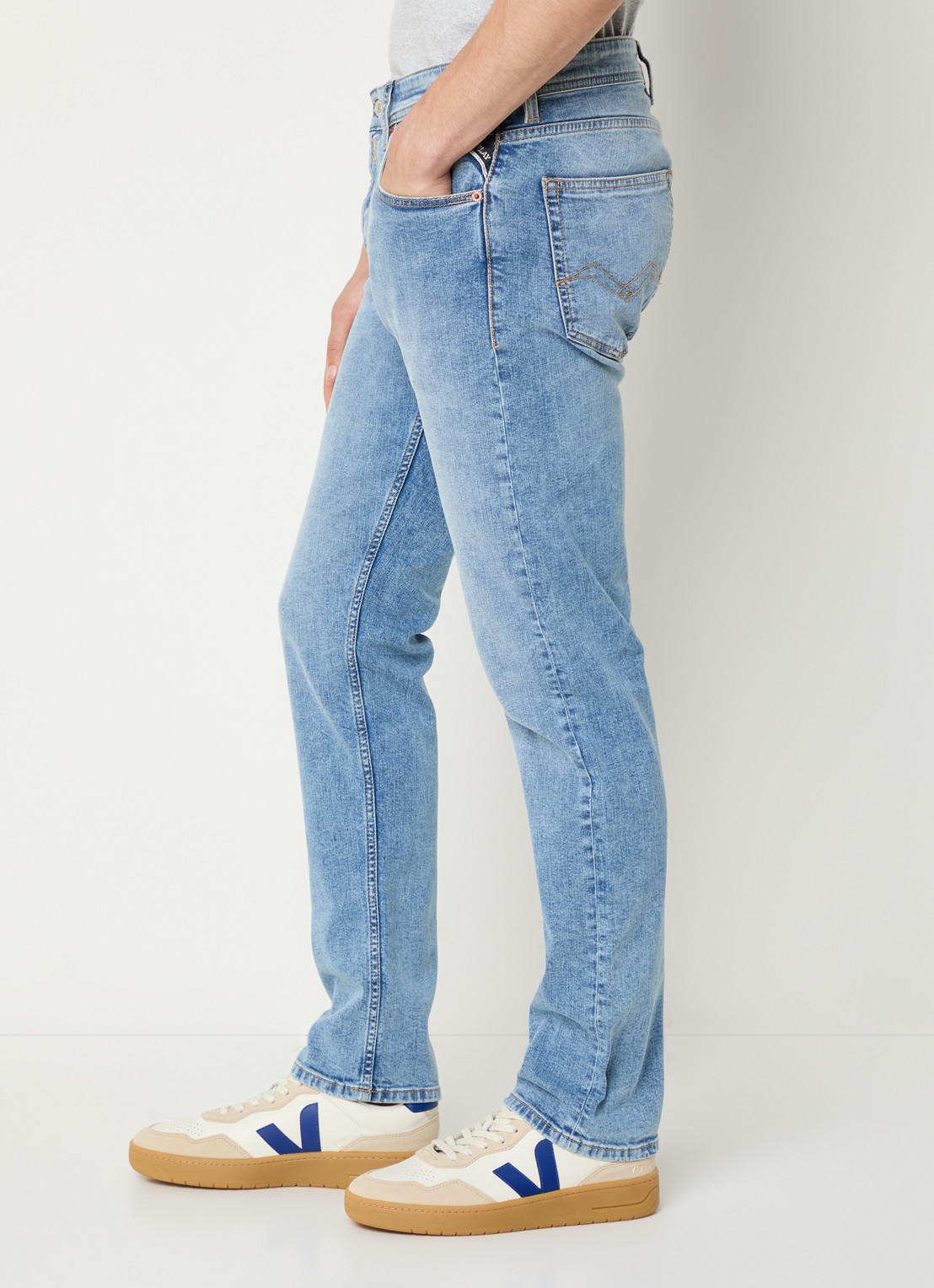 Replay Grover slim fit jeans met medium wassing - detail 2 lichtblauw