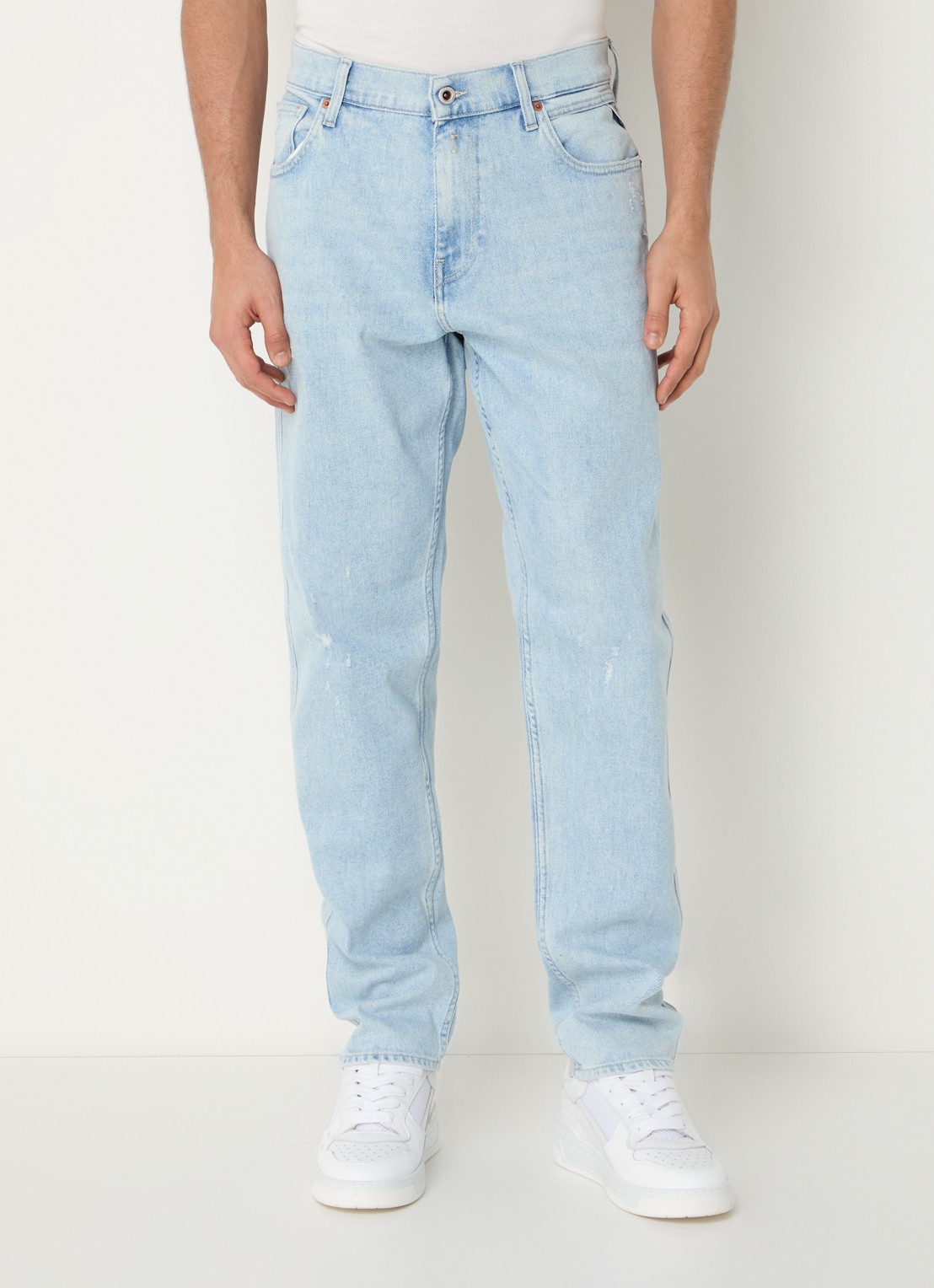 Replay Sandot straight leg jeans met lichte wassing - detail 3 lichtblauw
