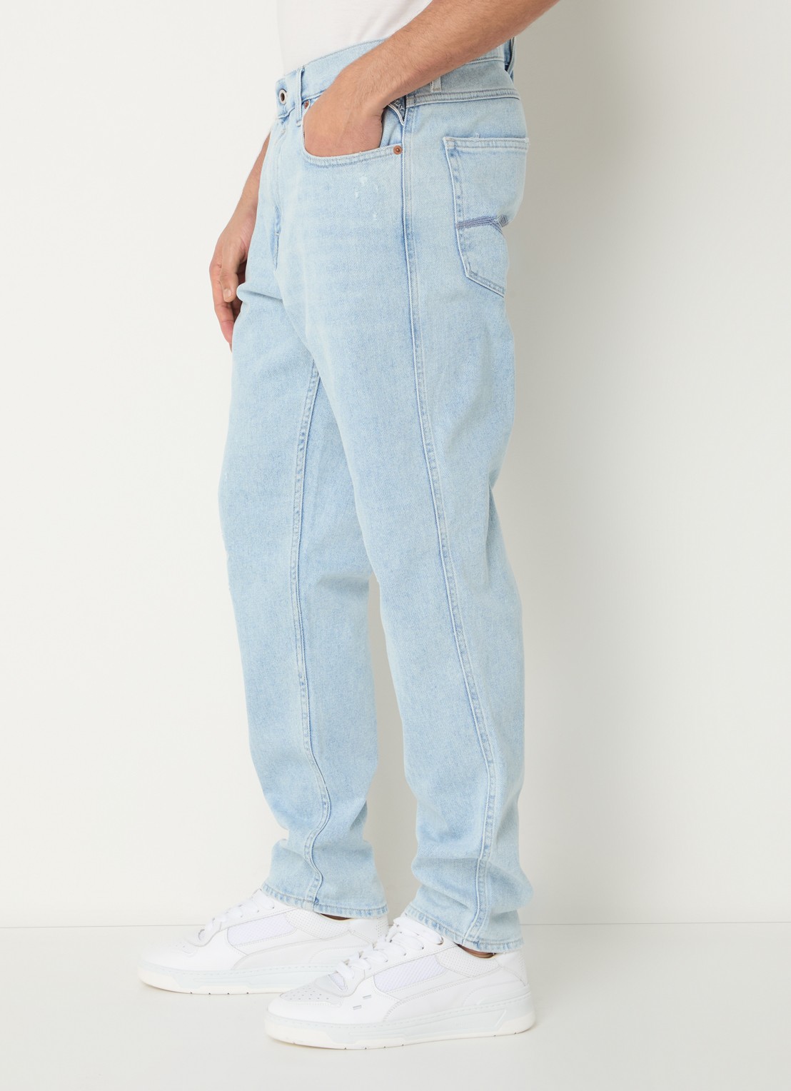 Replay Sandot straight leg jeans met lichte wassing - detail 4 lichtblauw