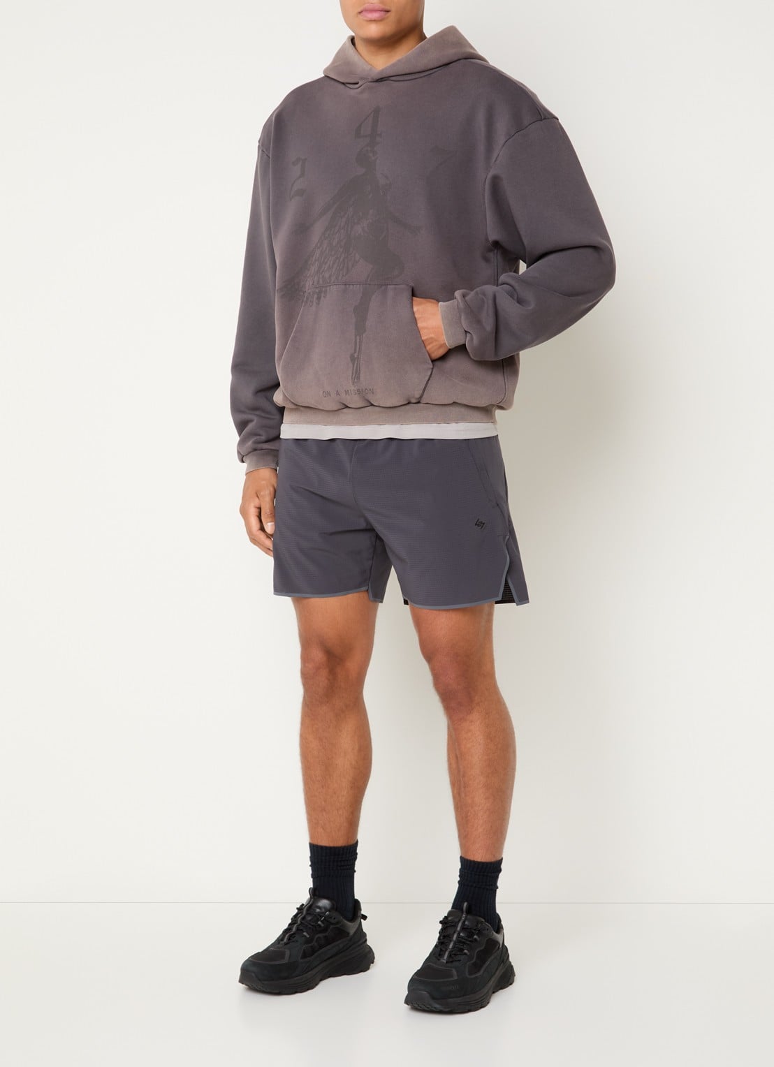 Represent 247 Angel hoodie met logoprint - voorkant 4 taupe