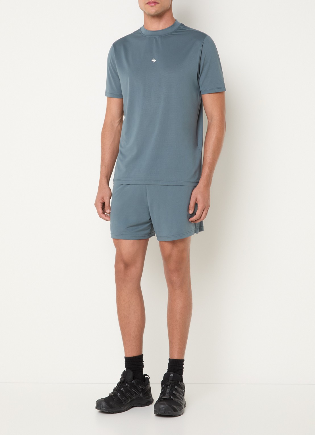 Represent 247 DNA loose fit korte broek met steekzakken - voorkant 4 zeegroen