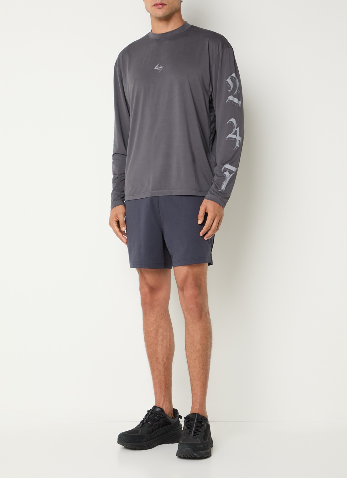 Represent 247 long sleeve met logo- en backprint - voorkant 4 antraciet