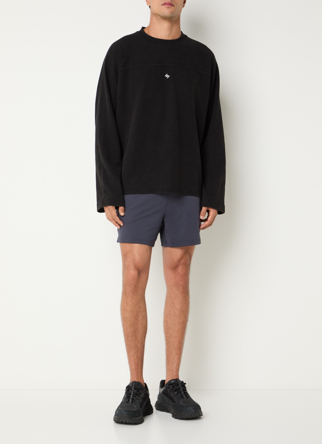 Represent 247 long sleeve met logo - voorkant 4 zwart