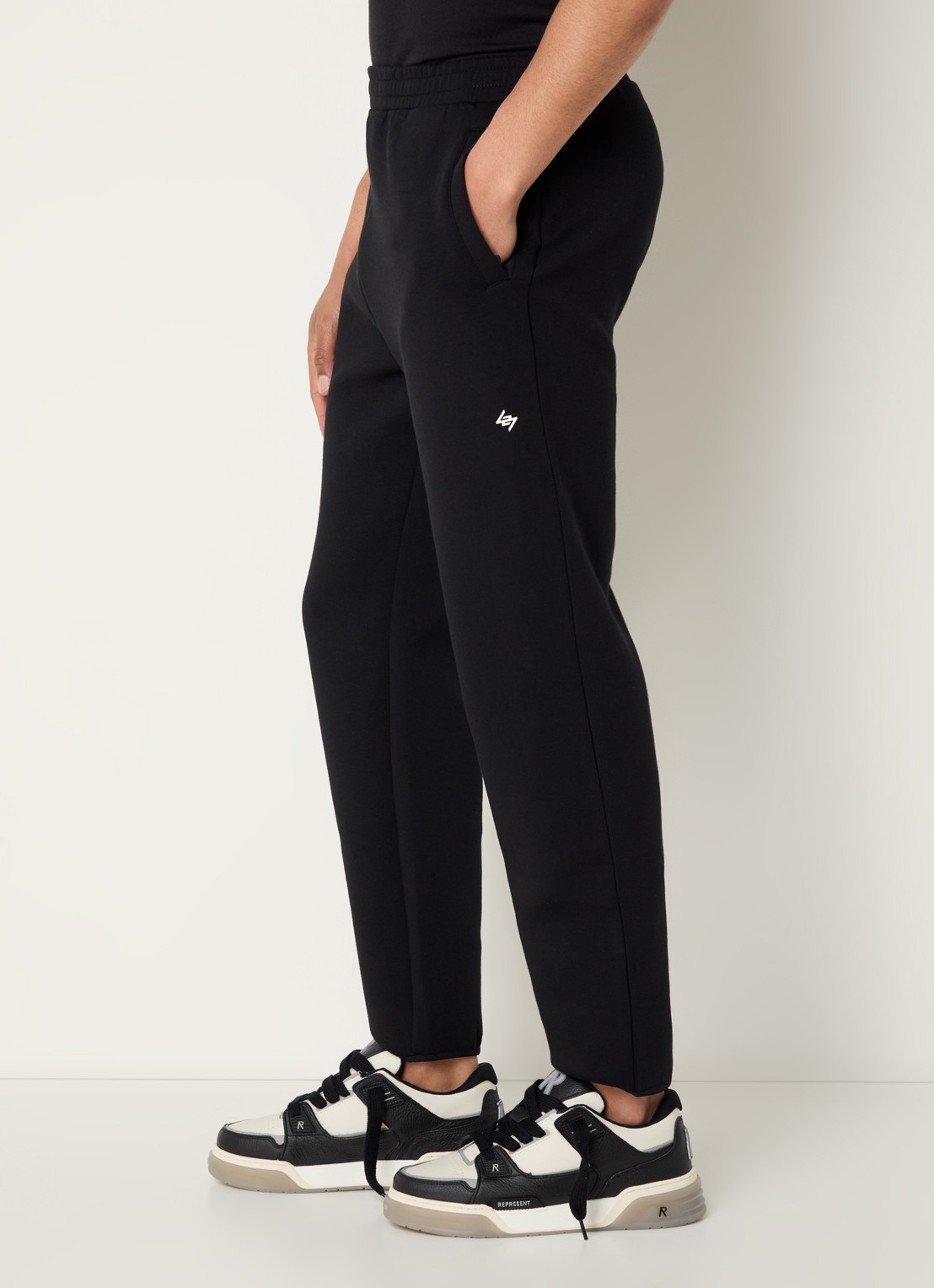 Represent 247 Numbers tapered fit joggingsbroek met logo en steekzakken - detail 3 zwart