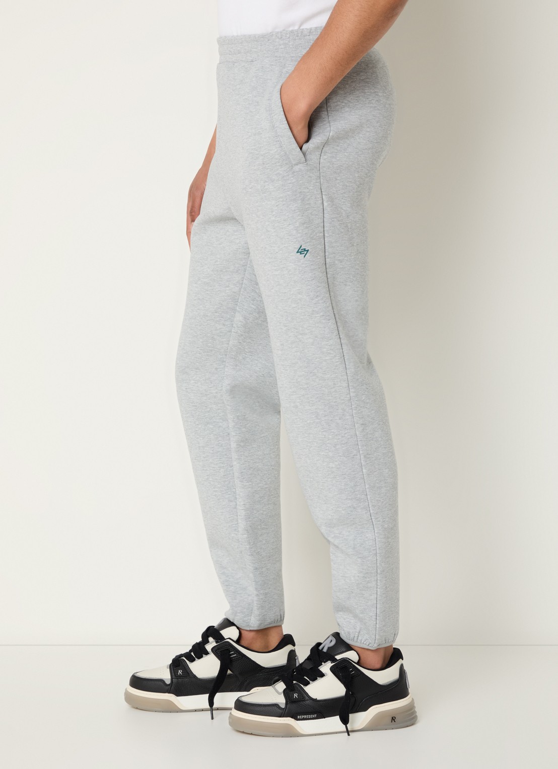 Represent 247 Numbers tapered fit joggingsbroek met logo en steekzakken - detail 3 grijsmele