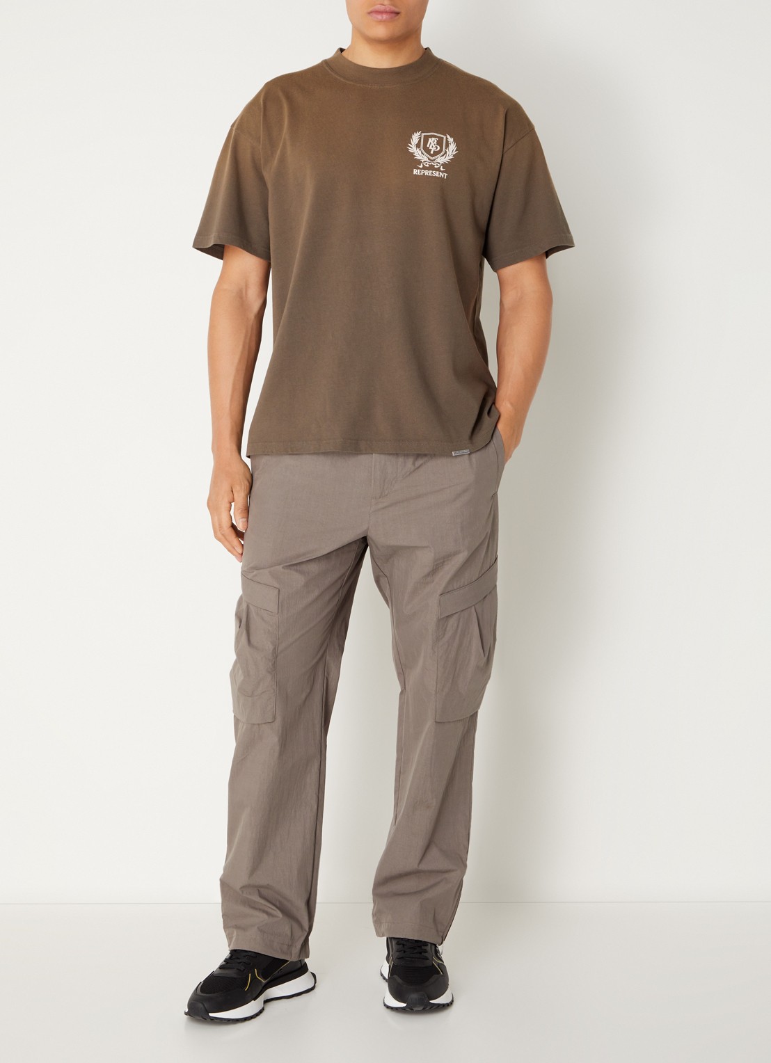Represent Crest T-shirt met logo- en backprint - voorkant 2 legergroen
