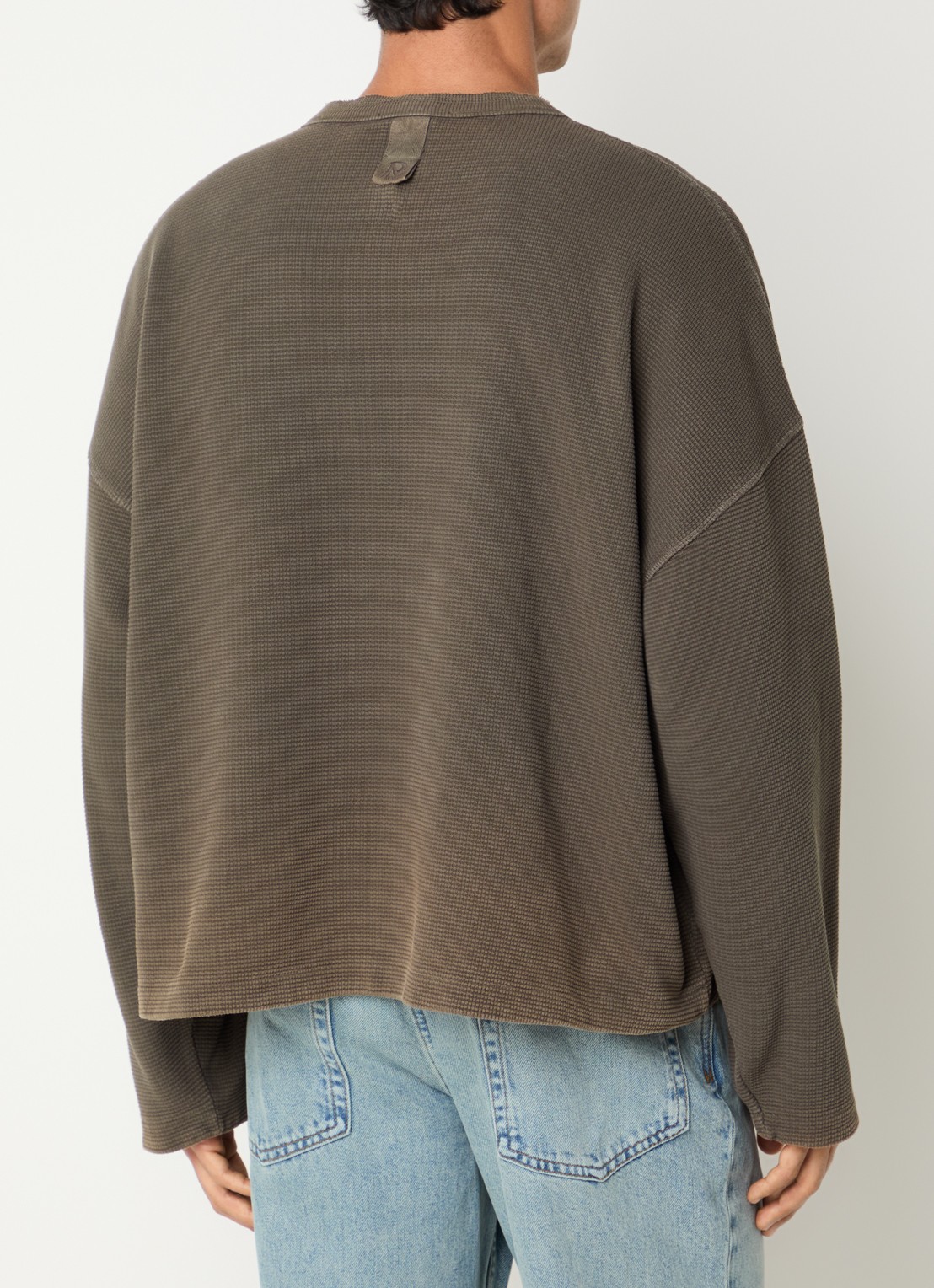 Represent Henley sweater met borstzak en verwassen afwerking - achterkant 2 zand