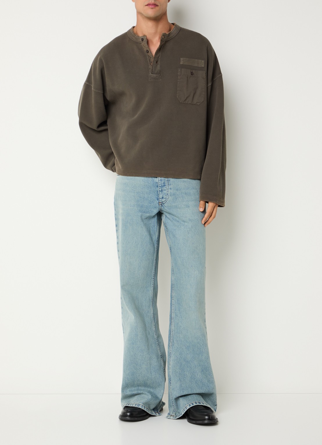 Represent Henley sweater met borstzak en verwassen afwerking - voorkant 4 zand