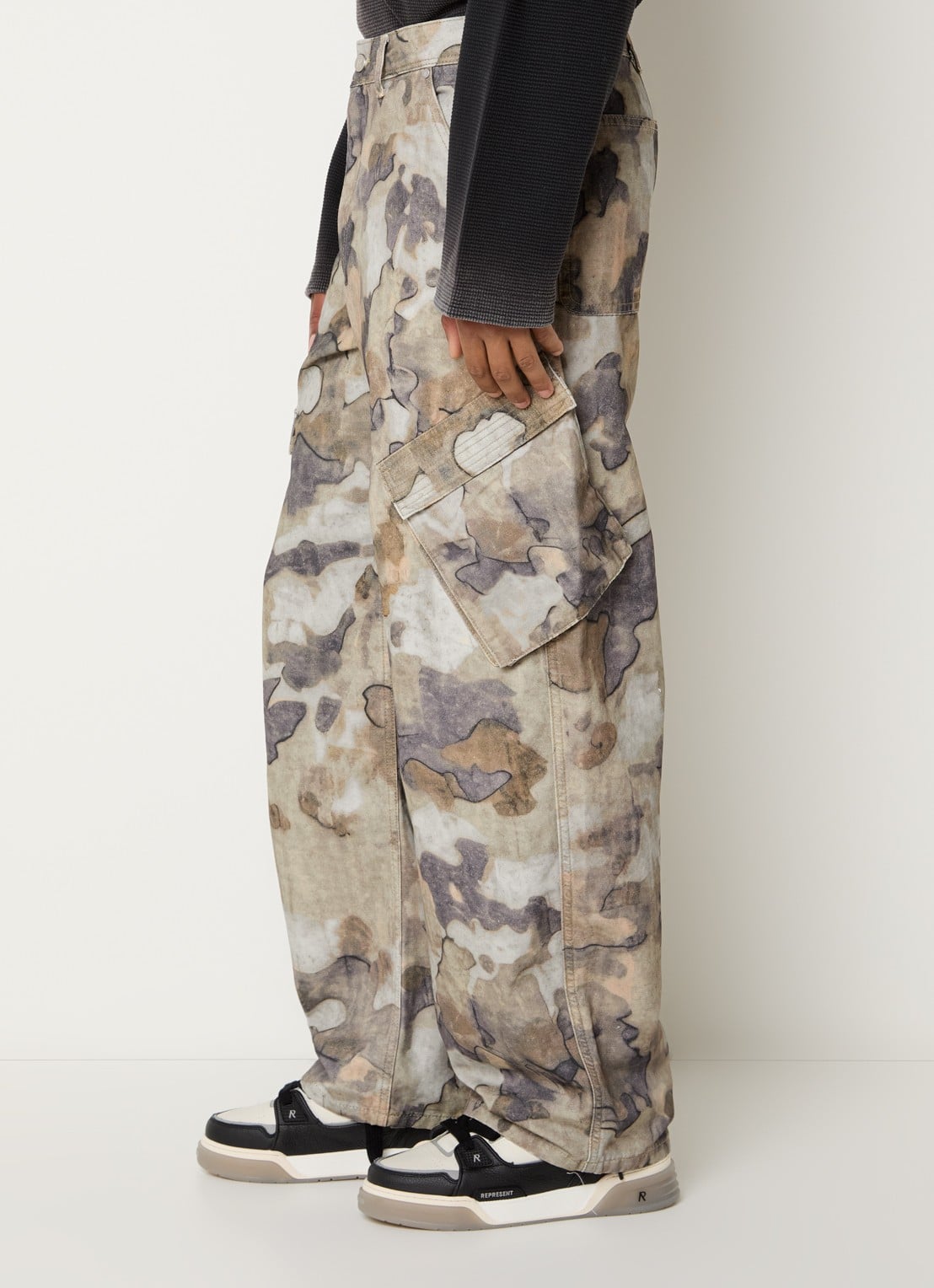 Represent Loose fit cargobroek met steekzakken - detail 2 beige