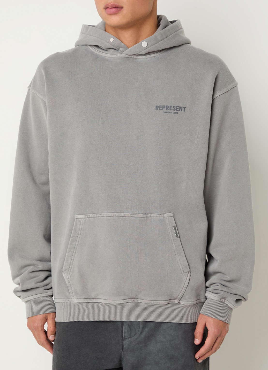 Represent Owners Club hoodie met logo- en backprint - detail 4 grijs