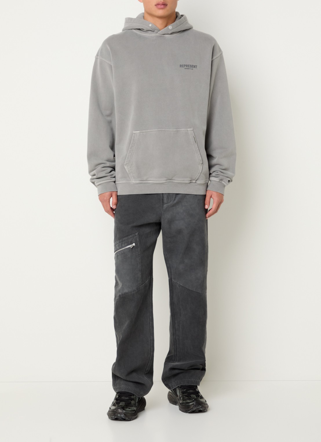 Represent Owners Club hoodie met logo- en backprint - voorkant 3 grijs