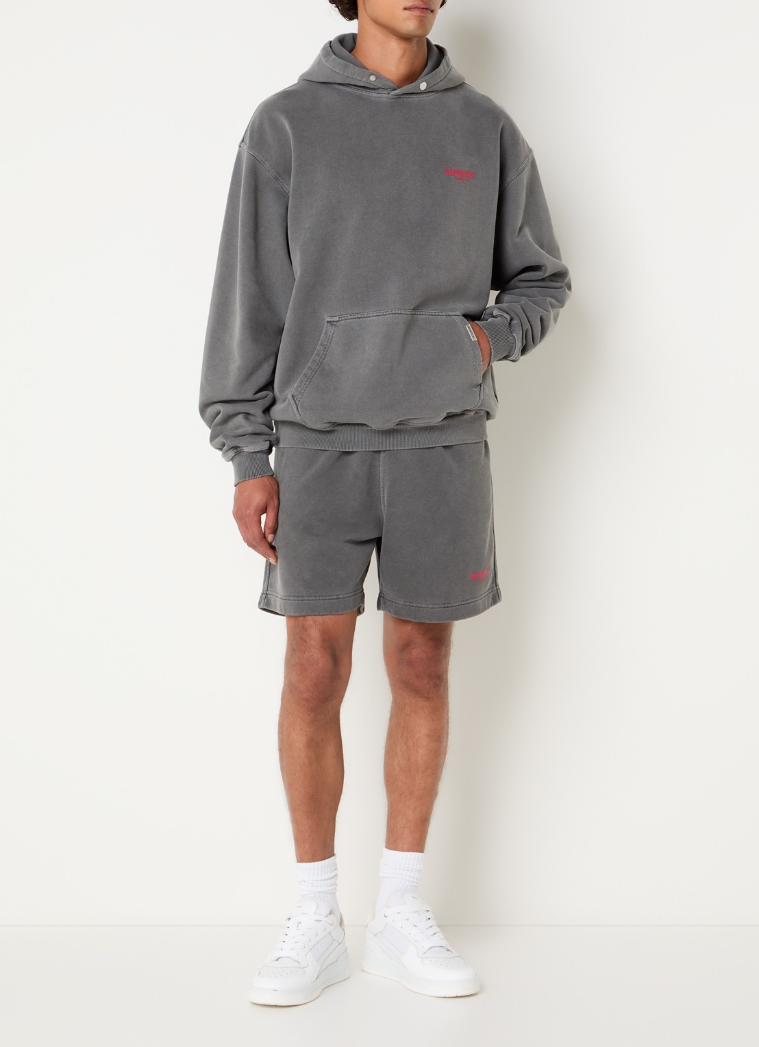 Represent Owners Club hoodie met logo- en backprint - voorkant 2 antraciet