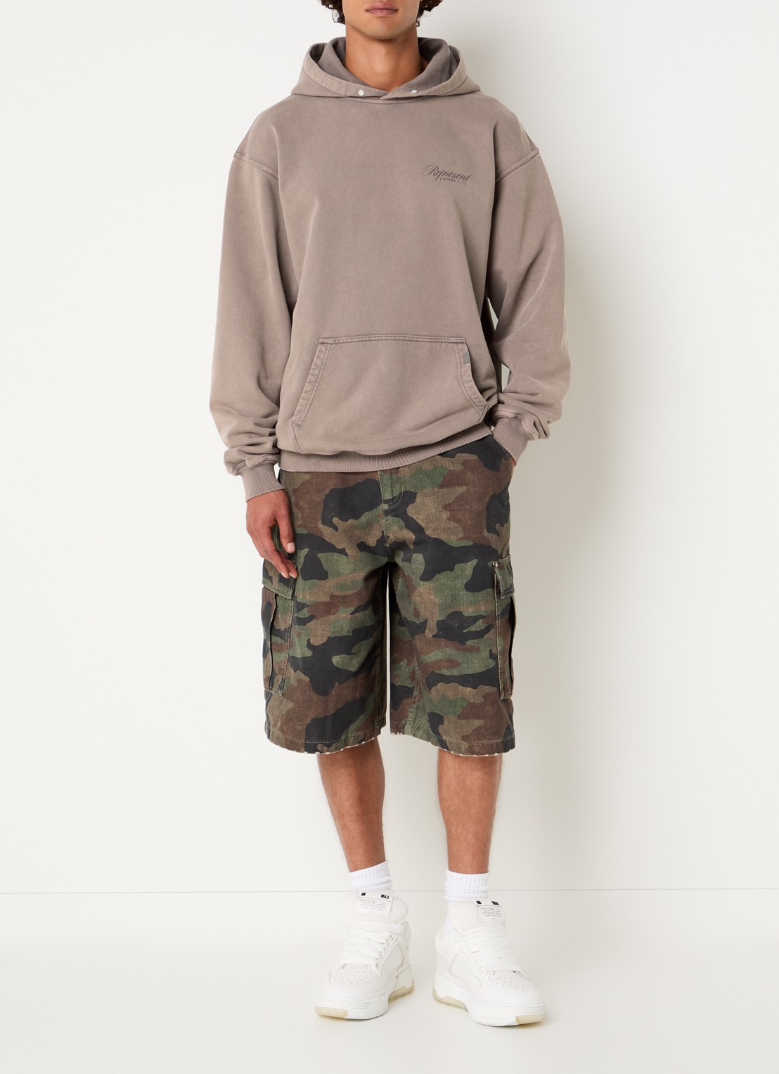 Represent Owners Club hoodie met logo- en backprint - voorkant 4 beige