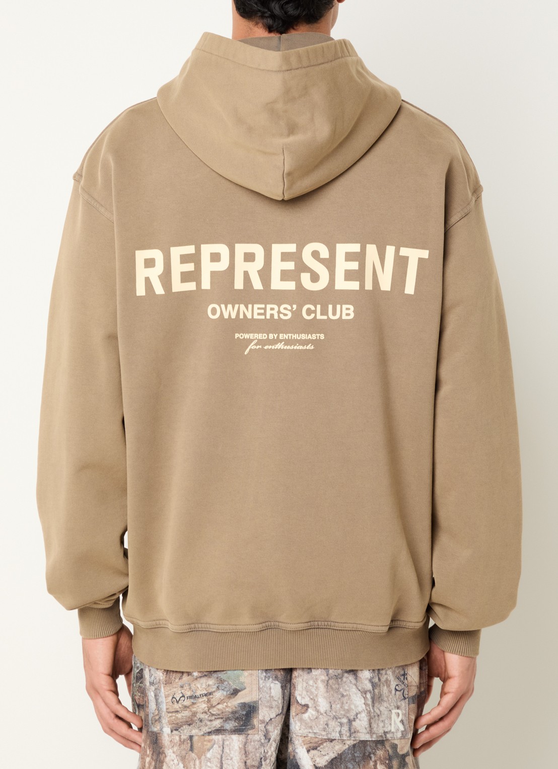 Represent Owners Club hoodie met logo- en backprint - detail 3 camel
