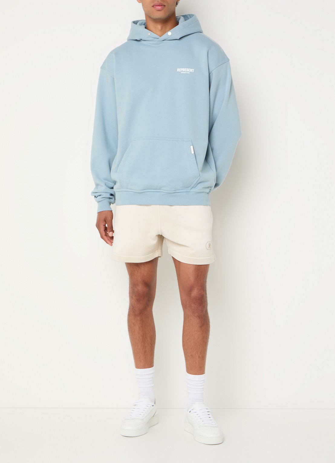 Represent Owners Club hoodie met logo- en backprint - voorkant 2 blauwgrijs