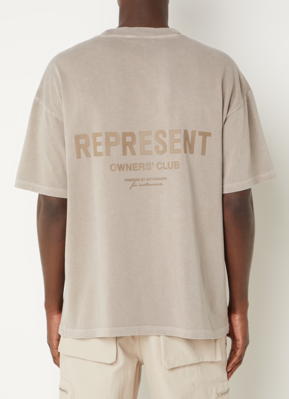 Represent Owners Club T-shirt met logo- en backprint - detail 4 zand