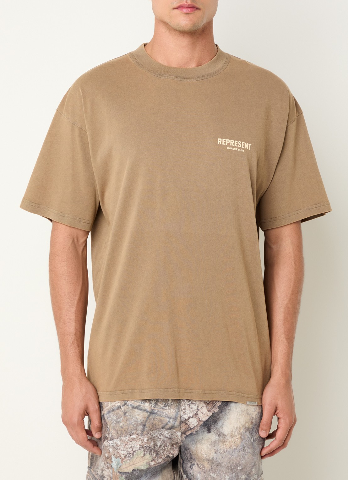 Represent Owners Club T-shirt met logo- en backprint - achterkant 3 camel