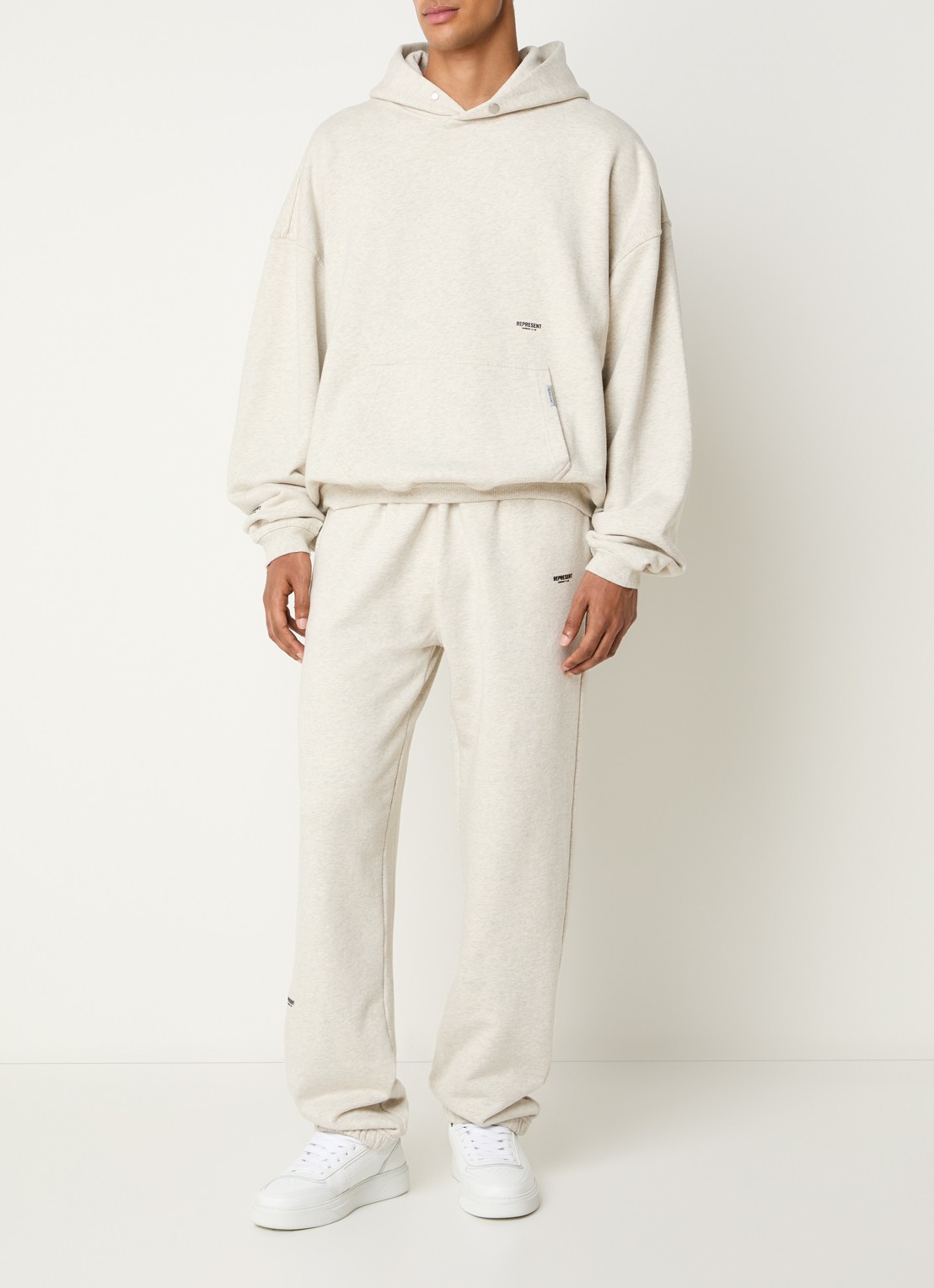 Represent Owners Club tapered fit broek met steekzakken - voorkant 2 zand