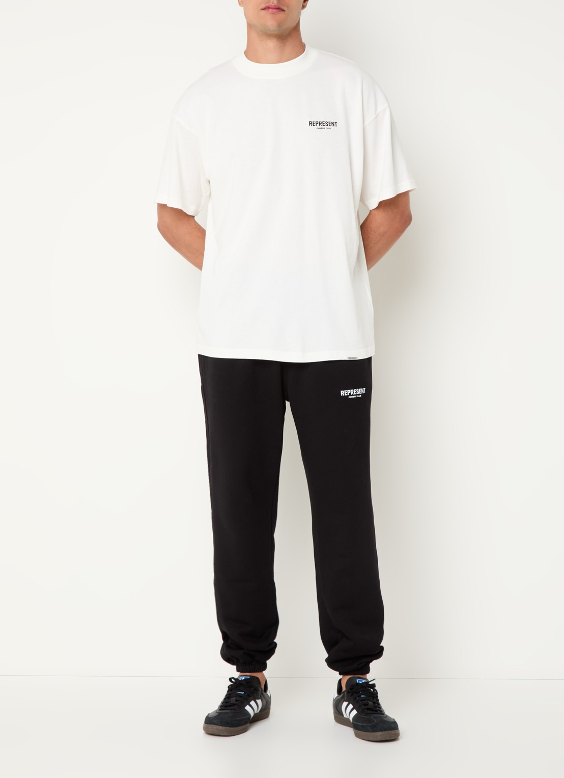 Represent Owners Club tapered fit joggingbroek met logo en steekzakken - voorkant 2 zwart