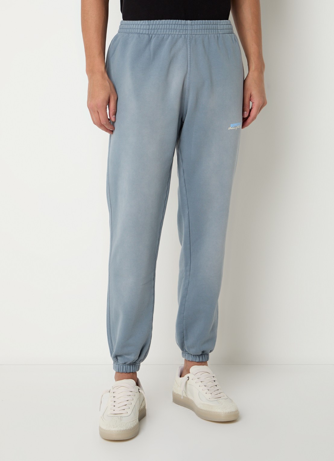 Represent Patron Of The Club tapered fit joggingbroek met verwassen afwerking en steekzakken - detail 3 staalblauw