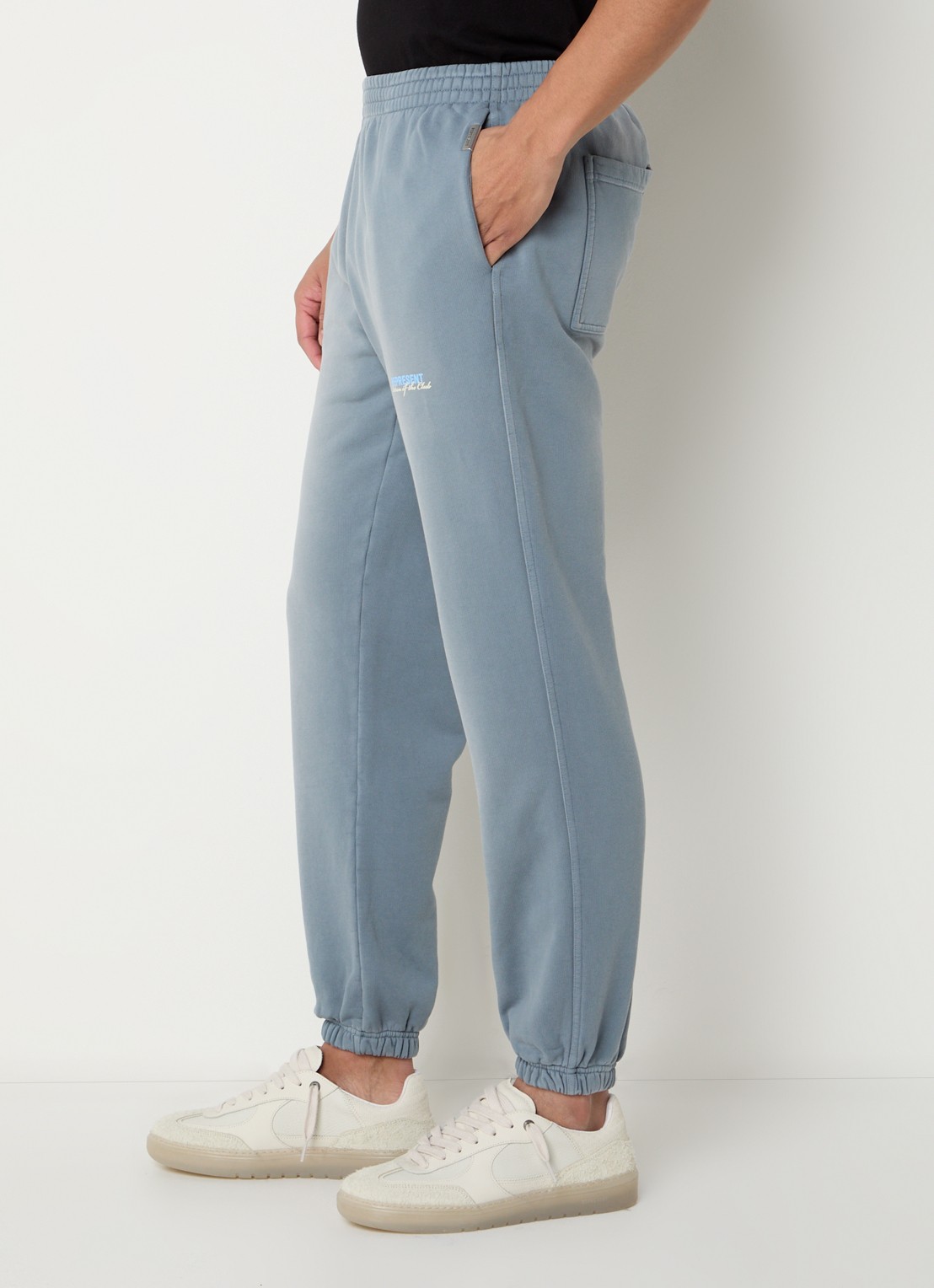 Represent Patron Of The Club tapered fit joggingbroek met verwassen afwerking en steekzakken - detail 4 staalblauw