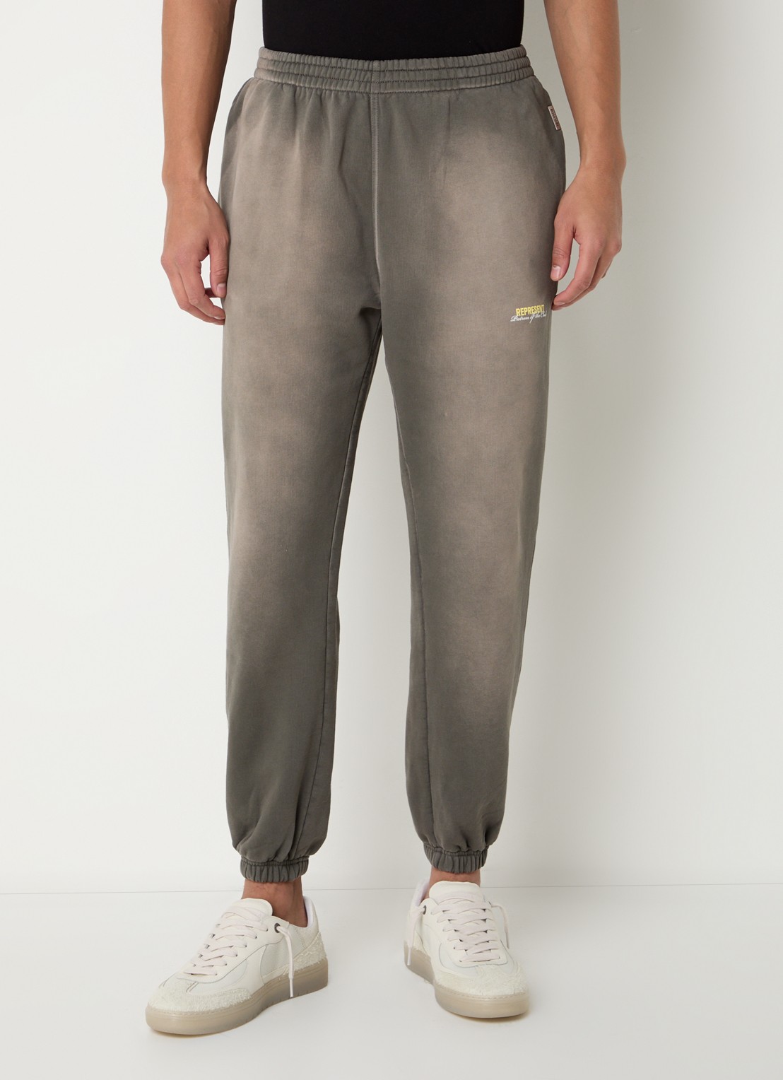 Represent Patron Of The Club tapered fit joggingbroek met verwassen afwerking en steekzakken - detail 4 olijfgroen