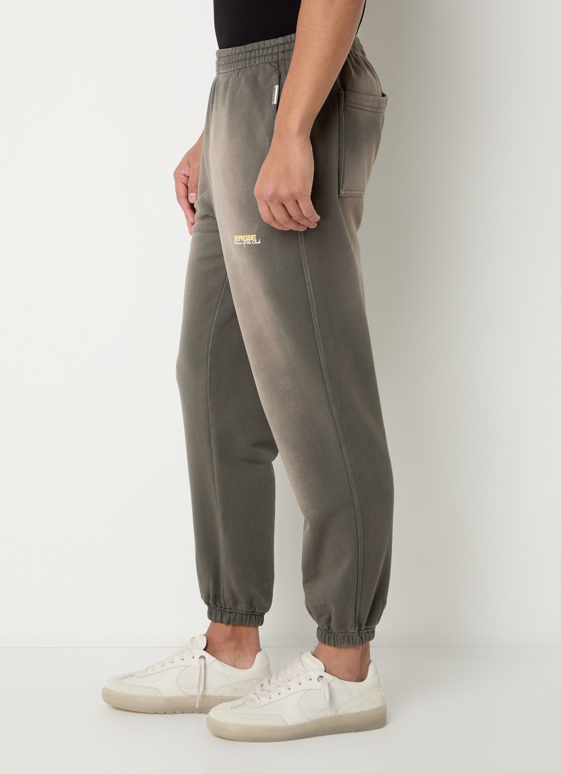 Represent Patron Of The Club tapered fit joggingbroek met verwassen afwerking en steekzakken - detail 5 olijfgroen