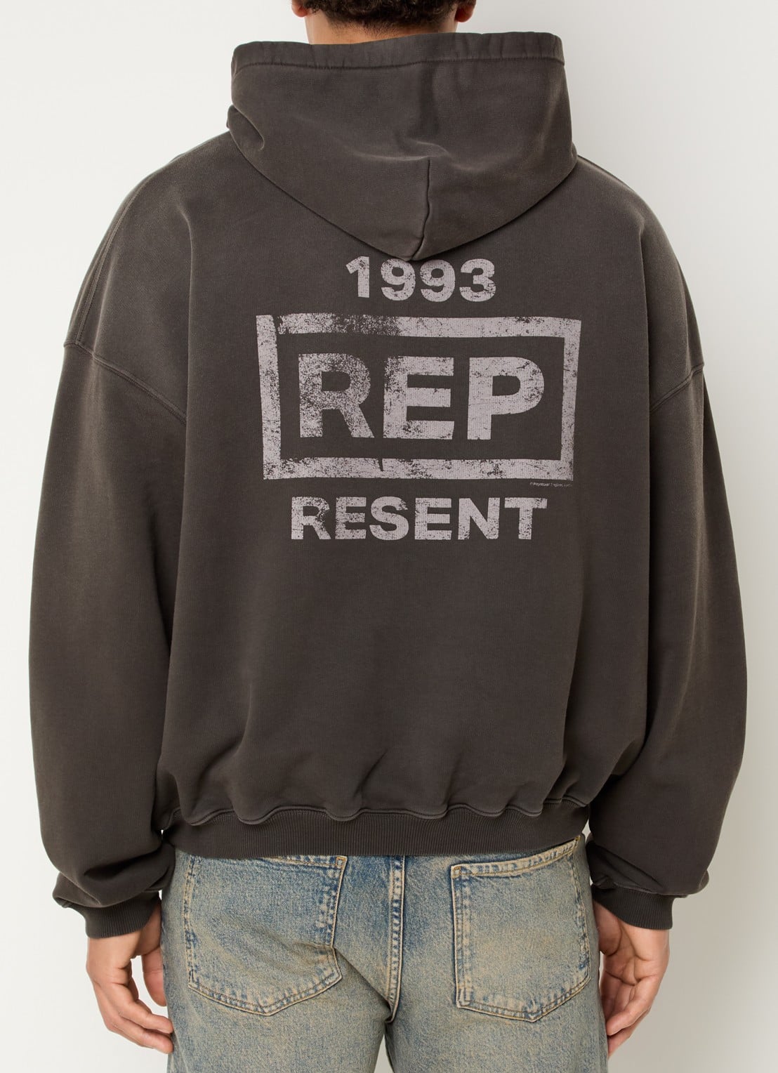 Represent Resent hoodie met logo- en backprint - detail donkerbruin